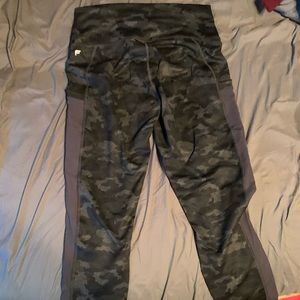 Fabletics Mika cropped camo leggings